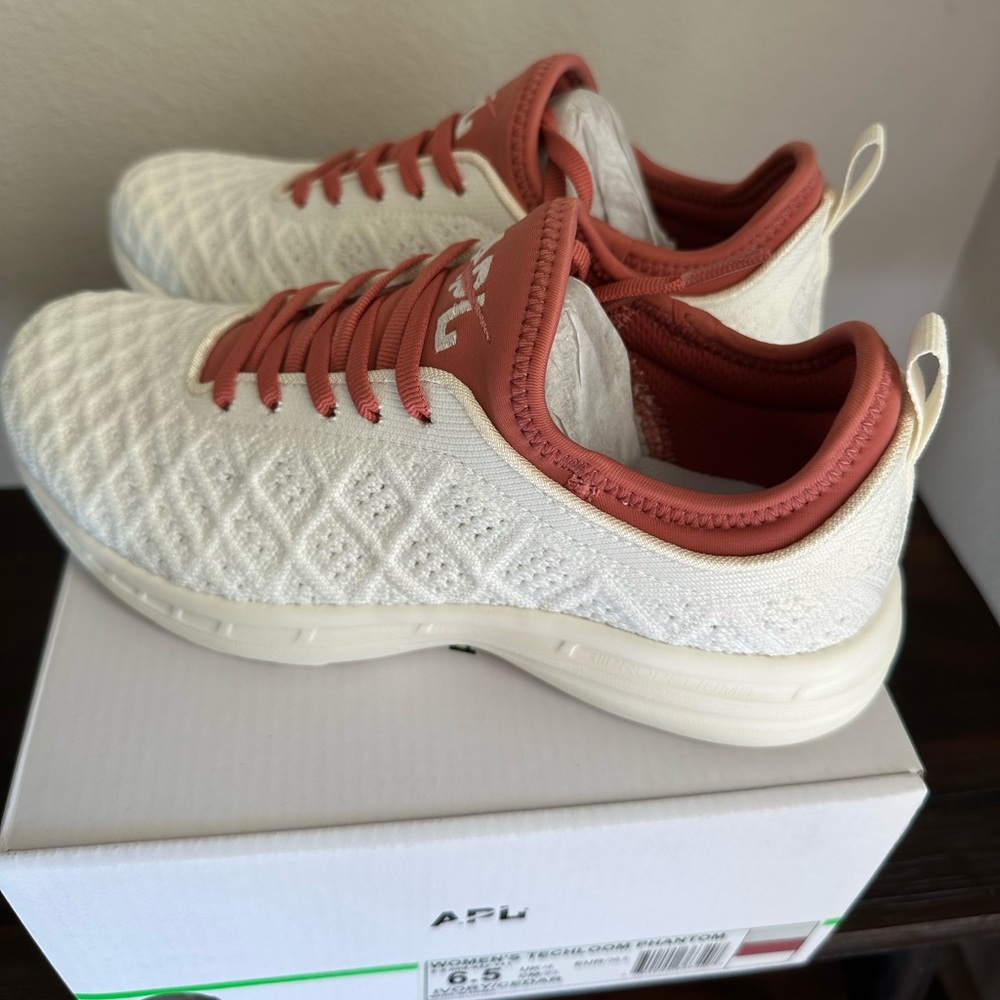 brand new APL techloom phantom